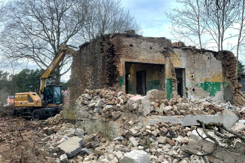 Abriss & Entsorgung einer unterkellerten Ruine in Rehfelde