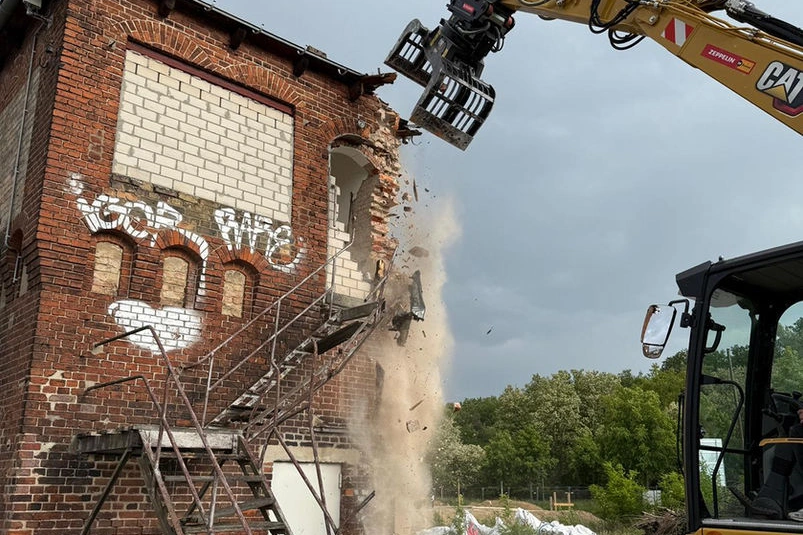 Abriss einer Ruine in Wustermark für die Havelländische Eisenbahn