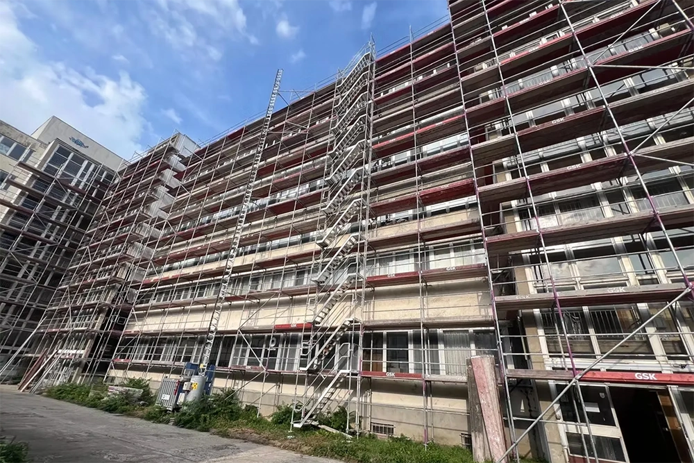 Rückbau von 1 900 m Fensterblechen am Kunst- und Bildungszentrum