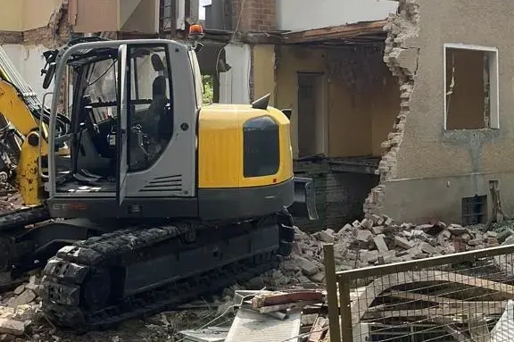 Rückbau eines Mehrfamilienhauses in Berlin