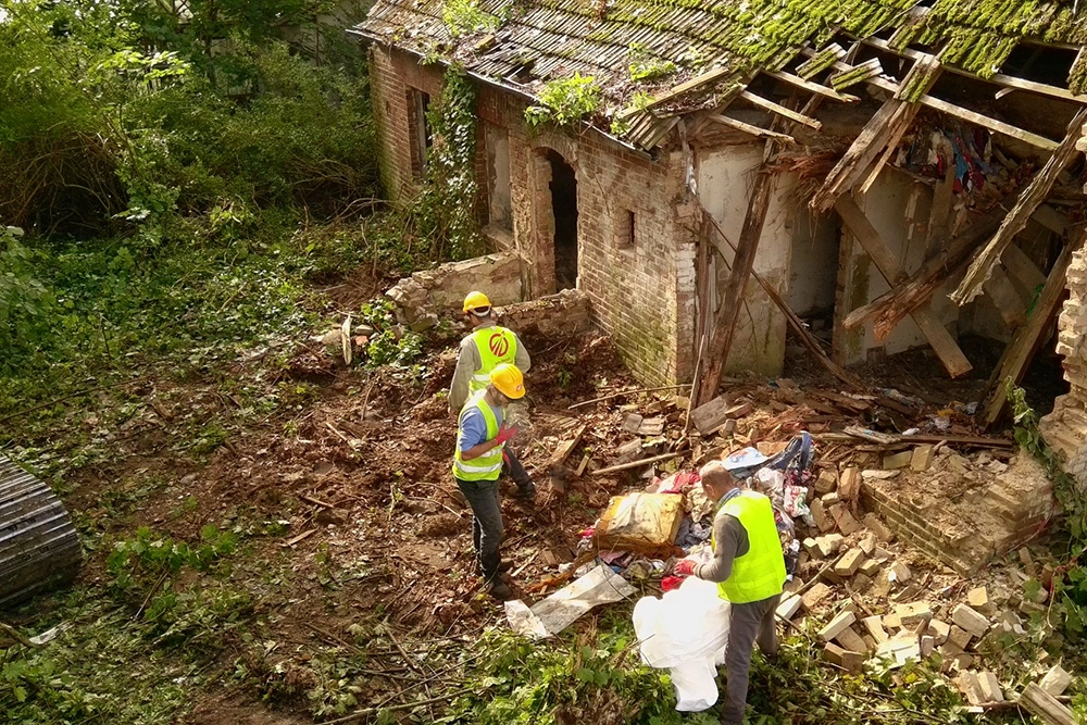 Abriss Einfamilienhaus mit Ruine Referenz