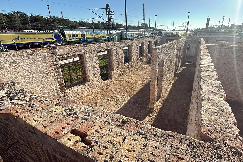 Teilabriss im Bestand für die Havelländische Eisenbahn-AG in Wustermark