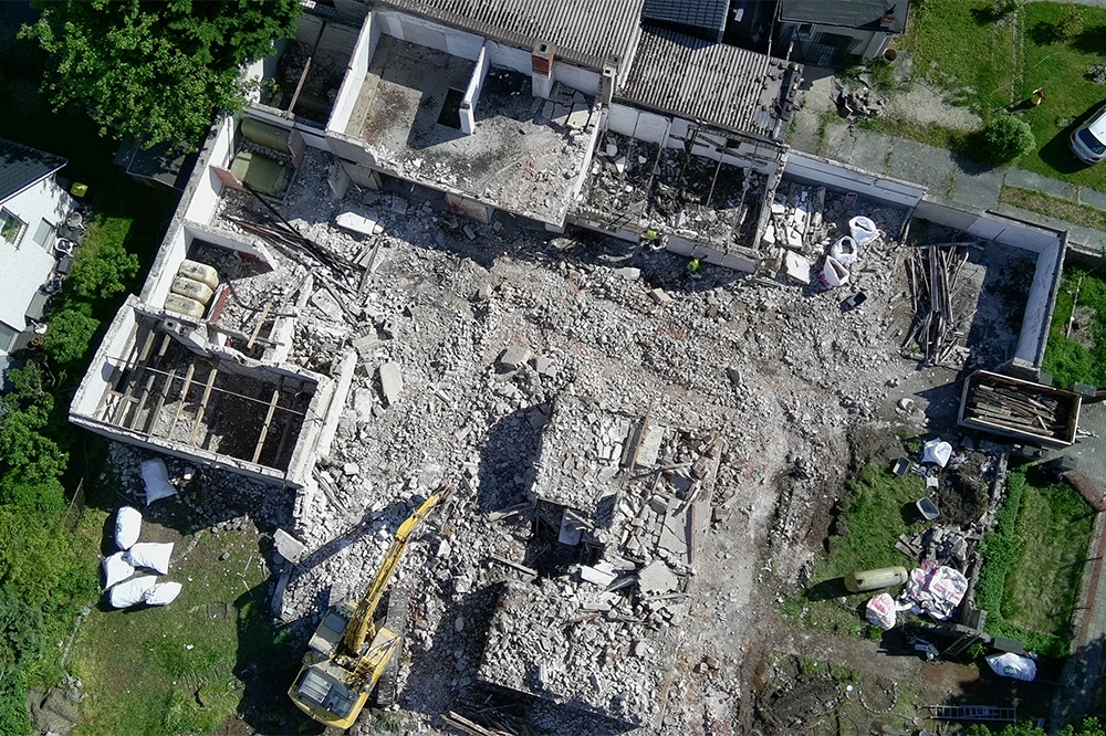 Mehrfamilienhaus Abbruch in Berlin-Lichtenberg: Abriss, Schadstoffsanierung und baureife Fläche